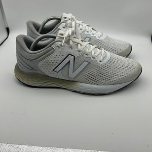 New Balance 520 Runners Size 10 4 E White & Blue